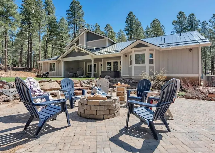 Large Near Violas With Hot Tub Holiday home *