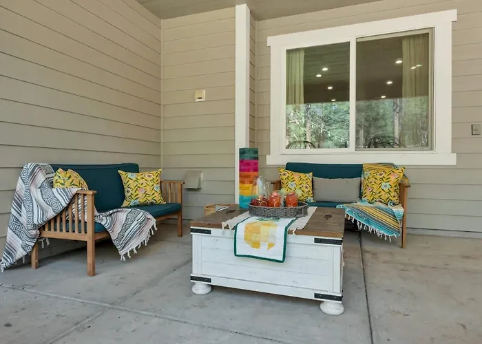 Large Near Violas With Hot Tub *