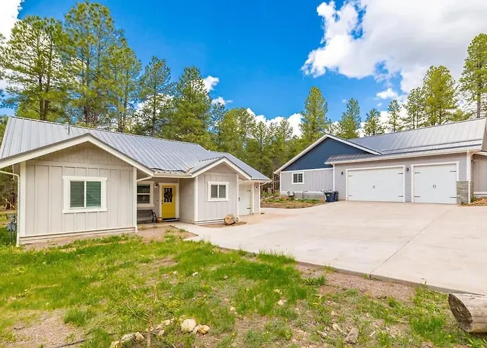 Holiday home Large Near Violas With Hot Tub
