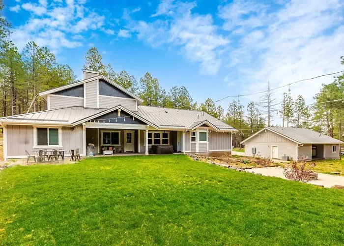 Large Near Violas With Hot Tub Holiday home