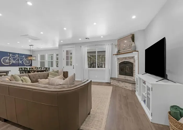 Large Near Violas With Hot Tub * Flagstaff
