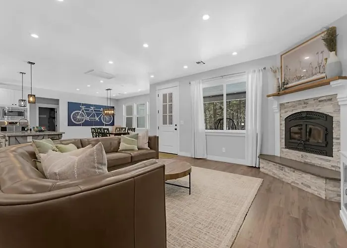 Large Near Violas With Hot Tub Holiday home